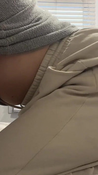 Zblízka Dirty Mluvící děvka touží po škádlení ptáka - amatér