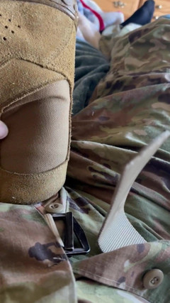 Gay Soldier Stuff: Super het - amerikansk armé solider skjuter belastning av sperma på...