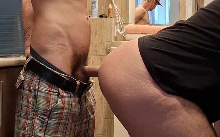 Dexterxxlfun: Sexy ragazzo magro cazzo culo paffuto. Papà si fa scopare...
