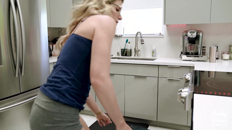 Jerky Wives: Cory Chase in Stuck Weekend with Hot Step Mom