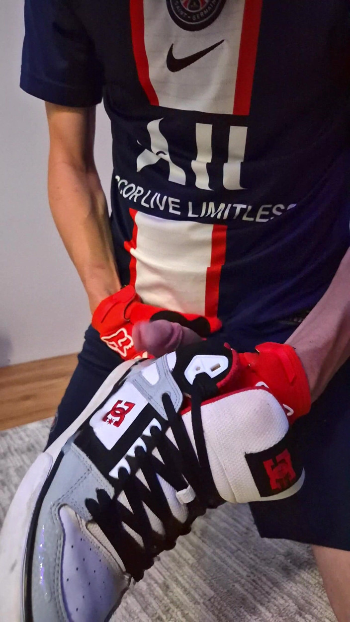 Sneakersmax98: I Felt Hot in This Outfit so I Decided to...