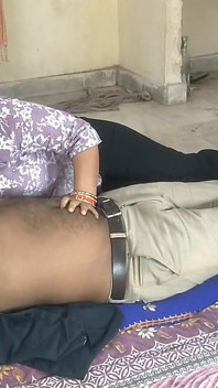Perempuan jalang India mengambilnya secara mendalam - kongkek muka