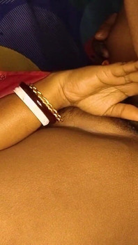 Indiancă desi bhabhi sexy se fute cu dever- sex fierbinte și romantic dur