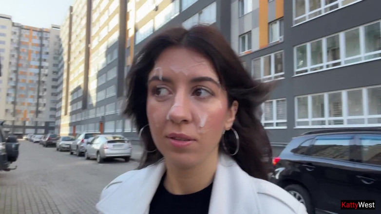 Katty West: La moglie va al supermercato con la sborra in faccia...