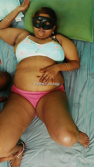 Tamil Jessy: 我想咬U