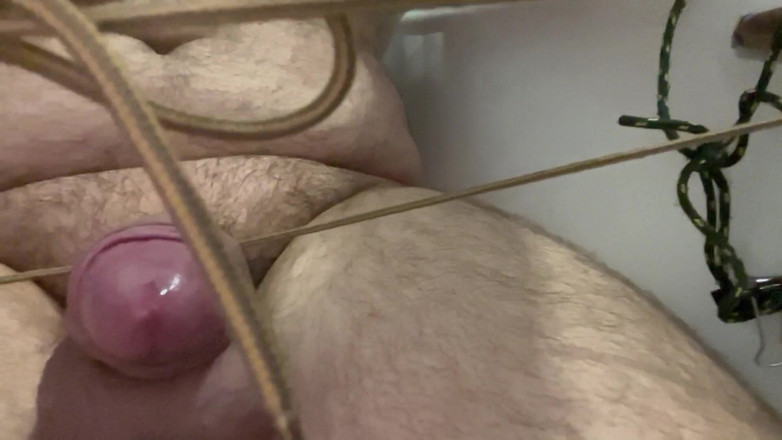 Shaun Cbt: Kuk och bröstvårtan bondage i badet med handsfree cumshot i...