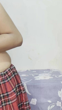 Siswi nakal ini lagi ngidam dientot sama pak gurunya sendiri pakai timun