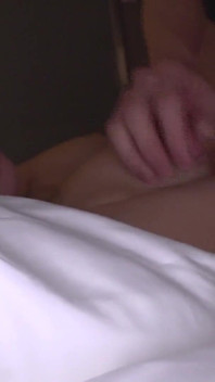 ハンサムなアジア人男性とデートして、ホテルで激しくセックスされる
