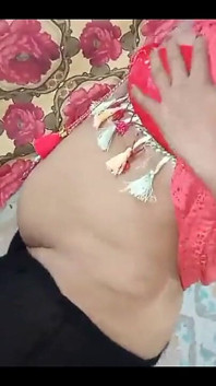 침실에서 창녀처럼 춤을 추는 인도 여친