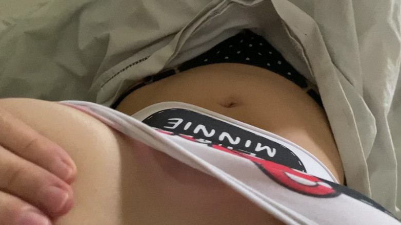 Sexy Joana: 我饥渴地醒来并自慰直到我都湿了