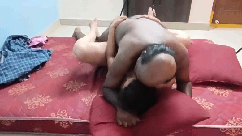Sexy sindu: Giovane indiano india che indossa abito sexy prima del sesso
