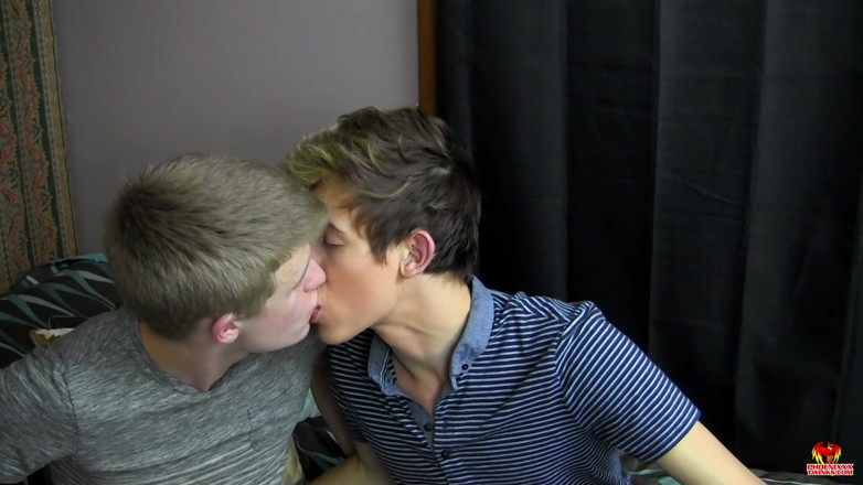 Phoenixxx: छात्र लड़कों की चुदाई