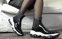 Lady Victoria Valente: Krátké černé gumové kotníkové boty