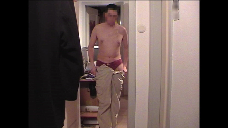 Mark Hannes: Masturbare labă cu un vibrator din lemn