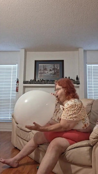 Vyžádané kouření a pop video od velké krásky sestřičky Vicki