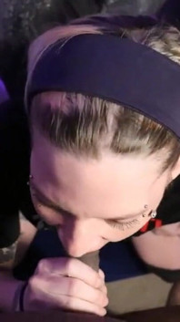 Breezy suge pula neagră