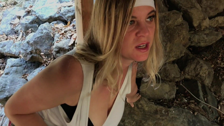 Erin Electra: Menina Recebe Sua Bola Do Vizinho E Recebe Uma Boa...