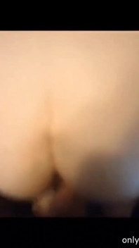 Cowgirl berijden en langs achteren geneukt worden totdat hij over mijn kont klaarkomt, gevolgd door een enorme cumshot op mijn gezicht