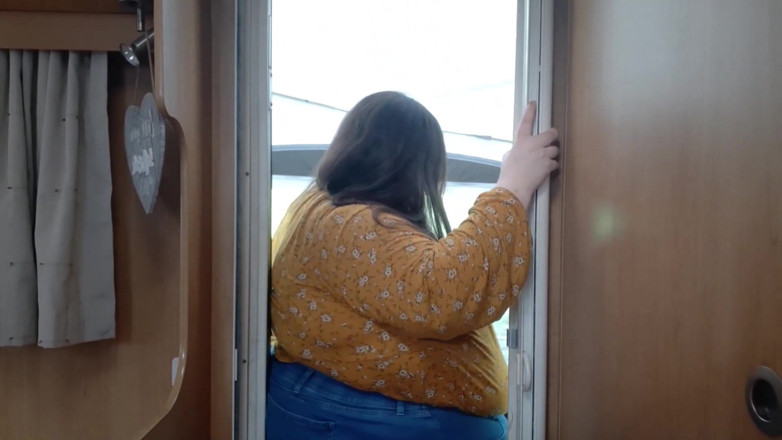 SSBBWLadyBrads: SSBBW vs pequena porta