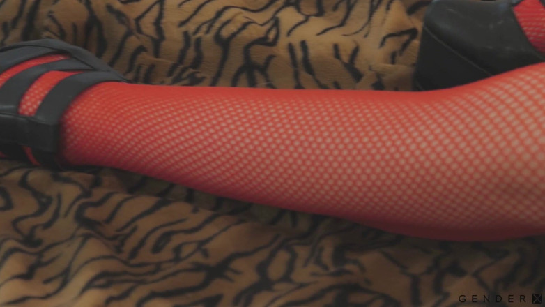 GenderX: Ateşli trans bebek, kapalı fikirli adamın üvey babasının geçişini kabulüne yardımcı...