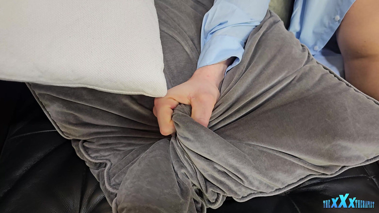 TheXXXTherapist: Cura mágica del doctor: mamada y curación