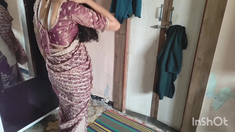 Desishycouple: Shivani第一次自慰。