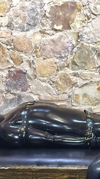 Dominazione bondage sdraiata, completo - alex latex