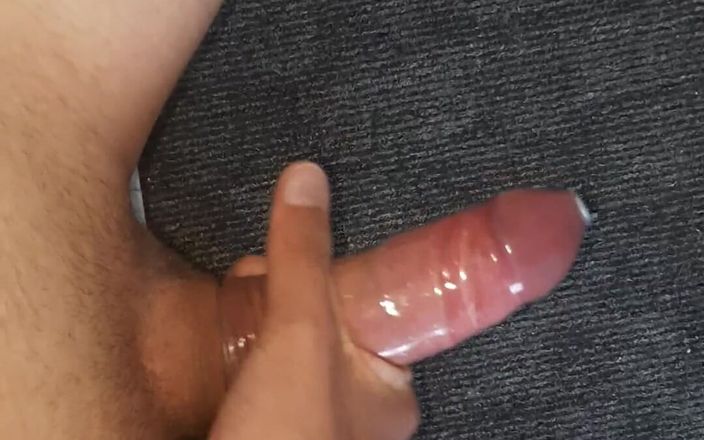 Truwink: Je branle ma grosse bite dans un préservatif