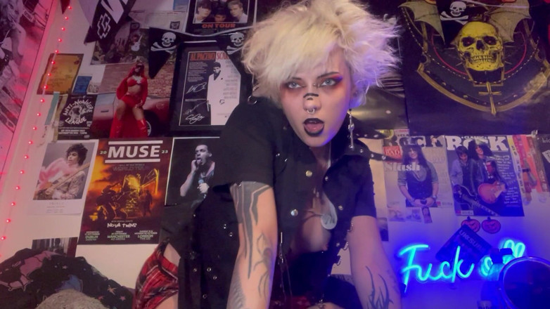 Glitterqueen1999: Your Goth Stepsis Glitterqueen1999 Gives You JOI Before Her Concert -...