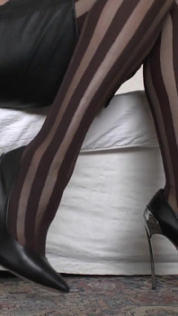Vzrušující nohy na vysokých podpatcích JOI Lady Victoria Valente
