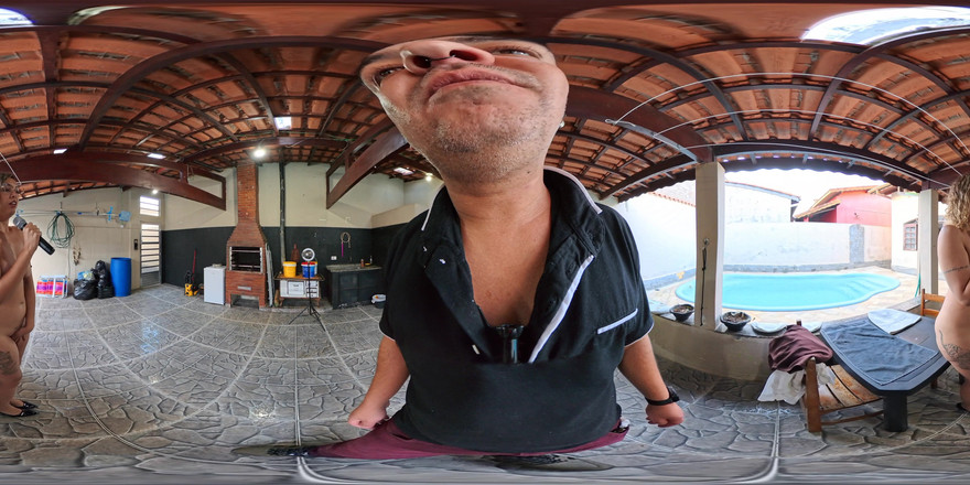 GabbyHorny: Репортер раздевается догола в прямом эфире после того, как был застукал во время ее доклада.