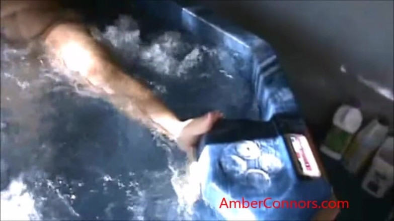 Amber Connors: 욕조에서 휴식