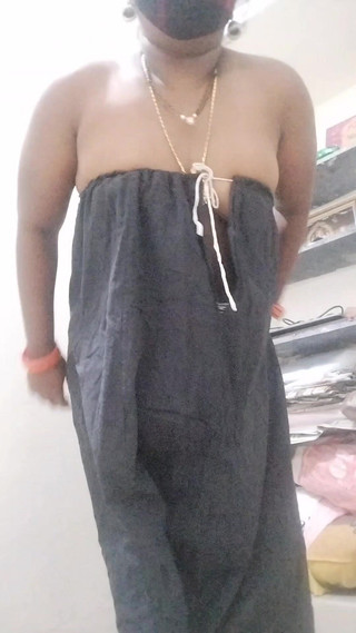 Desi World: Tamil Mami ve městě Pavadaidirty Talk