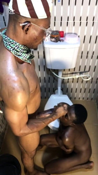 私の洗濯屋さん、とても優しいです。動画をフルでご覧ください。