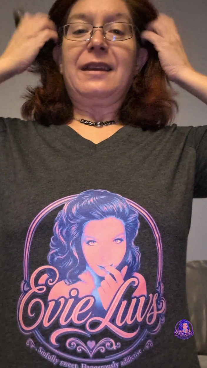 Elianna: T-shirt Anprobieren und überprüfen