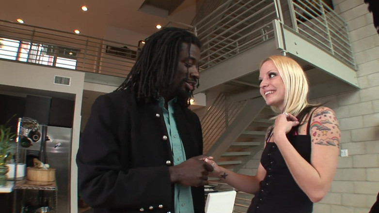 CBD Media Interracial: Remaja blonde bertatu 19 tahun dikongkek pepek ketatnya oleh zakar hitam...