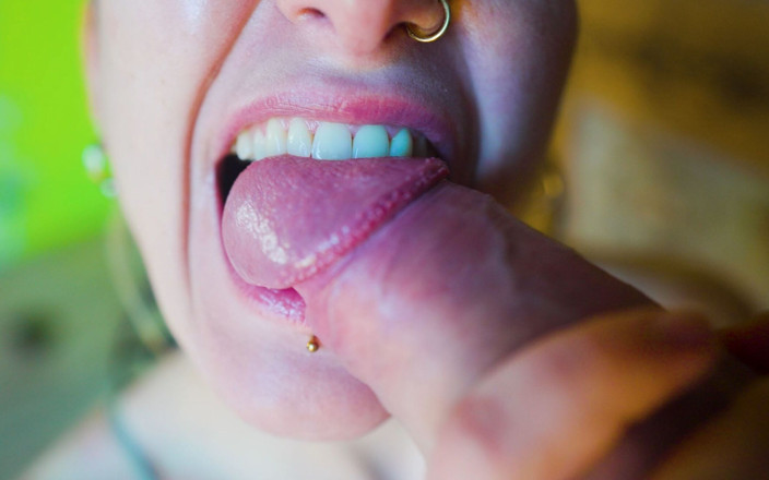 Miss Flora: POV, bite, pipe et éjaculation sur mes dents avec Nikolaz Zpageti