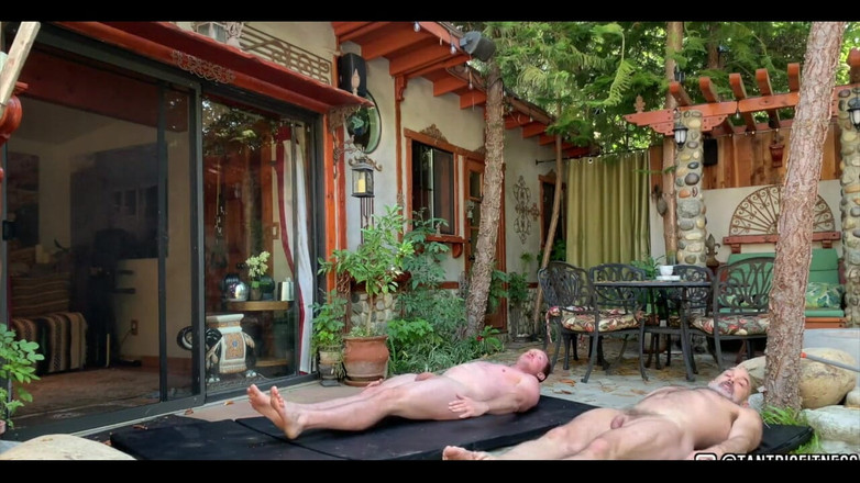 Tantric Fitness: Entrenamiento de Pilates desnudo!