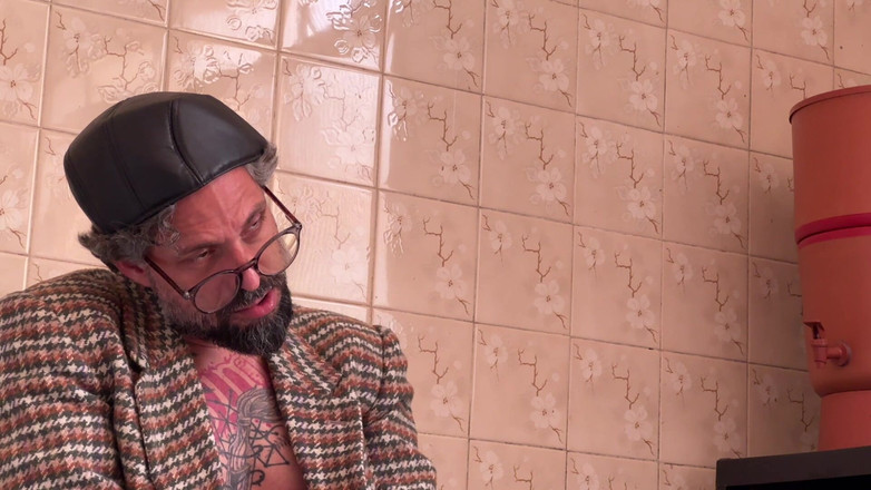 Quente club: Den knubbiga flickan bjöd in sina vänner till en eftermiddag...