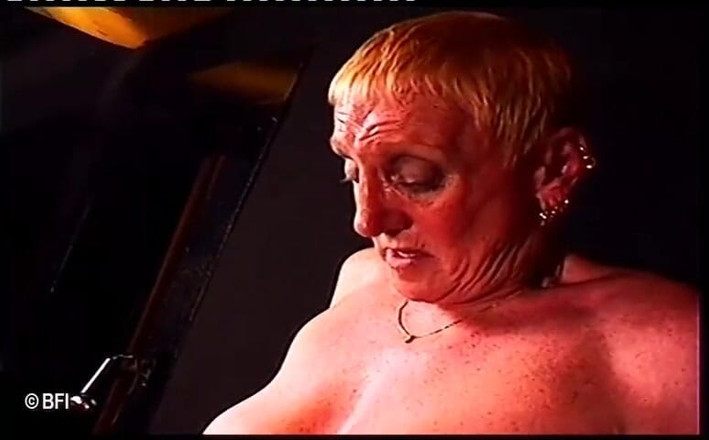 House of lords and mistresses in the spanking zone: Mega clit plåga med dålig blondin och tatuerad mormor