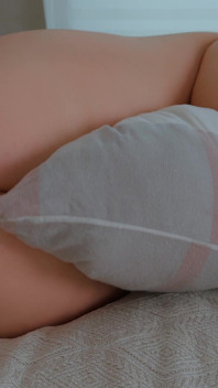Mula berimpian tentang berada di tempat bantal ini.