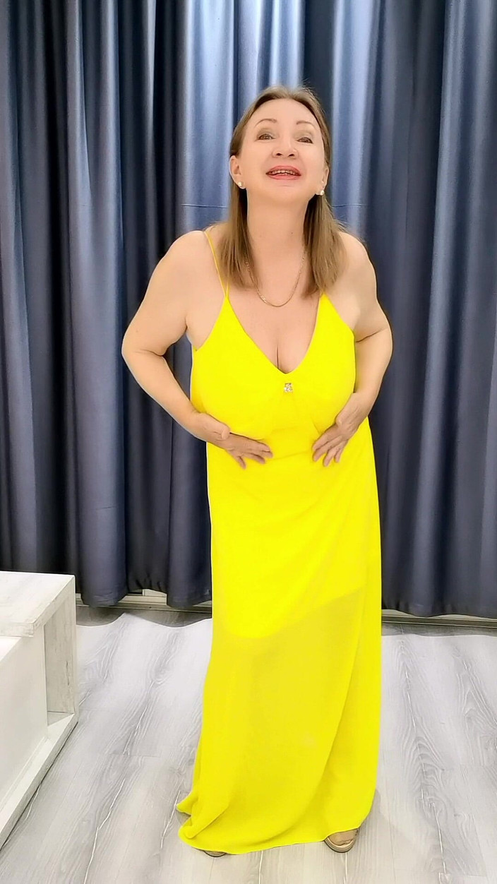 MariaOld: ホットな教師は巨乳と毛深い猫で学生を誘惑します