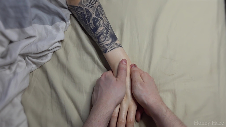 Honey Haze: Stepdaughter Hand Massage Turns Into a Handjob. Honey Haze