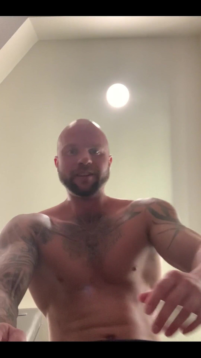 Jasons feet: Líbí se mi být obrem a používám tě, jak chci