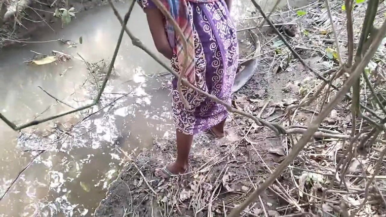 Pumi: Sexe en plein air dans ma bhabhi desi