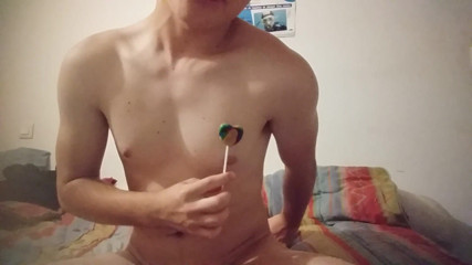 Axel Lacroix: Axelange zjada dobrego lizaka
