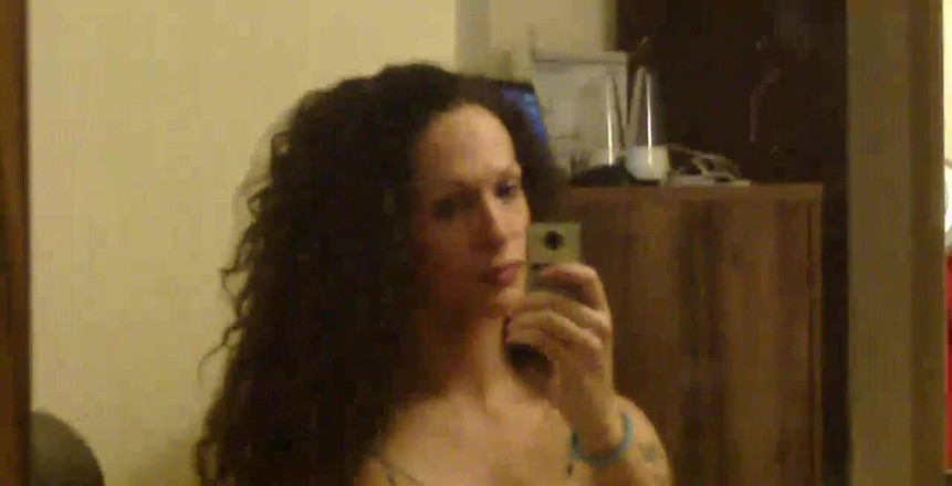 Nikki Montero: 拉丁变性人色情明星妮可蒙特罗在英国自拍视频