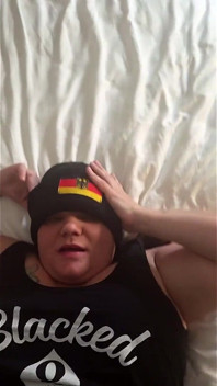 Ik wil zwartgekleurd worden in München met In de hoofdrol Tonya Sinn