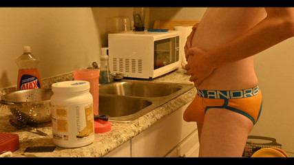 ElementX1018: Aku lagi asik makan banyak banget dan itu bikin hatiku...