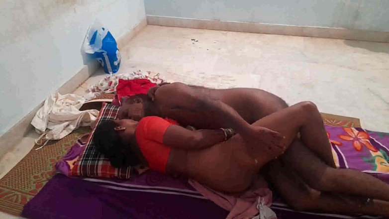 Desi palace: Anu Bhabhi face sex pasional cu iubitul ei